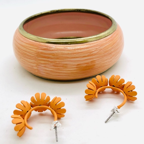 Vintage Mod Flower Earrings & Enamel Bracelet - Picture 14 of 15